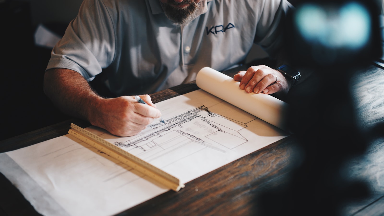 RICS surveyor diagnosing a specific defect